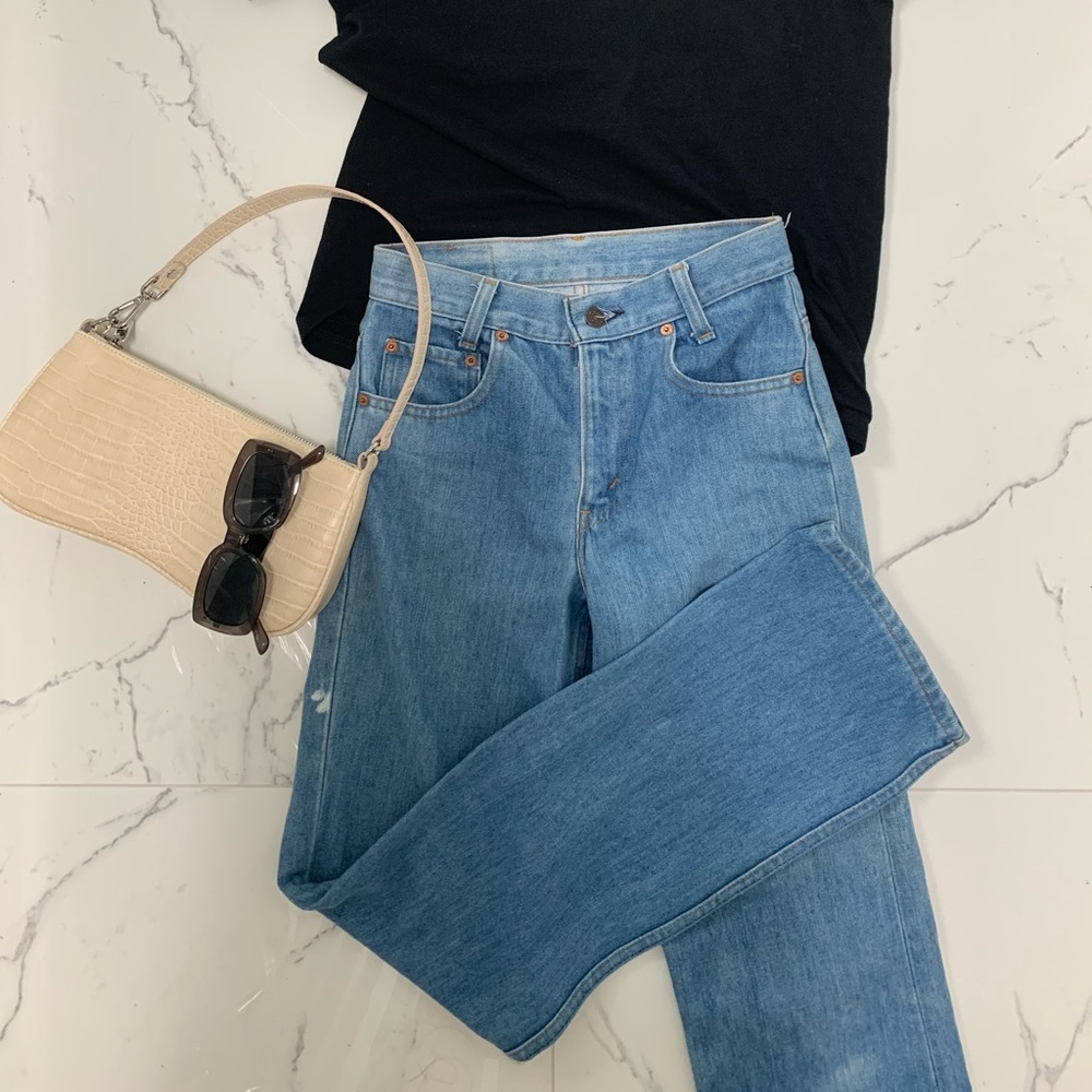 LEVIS lightwash jeans